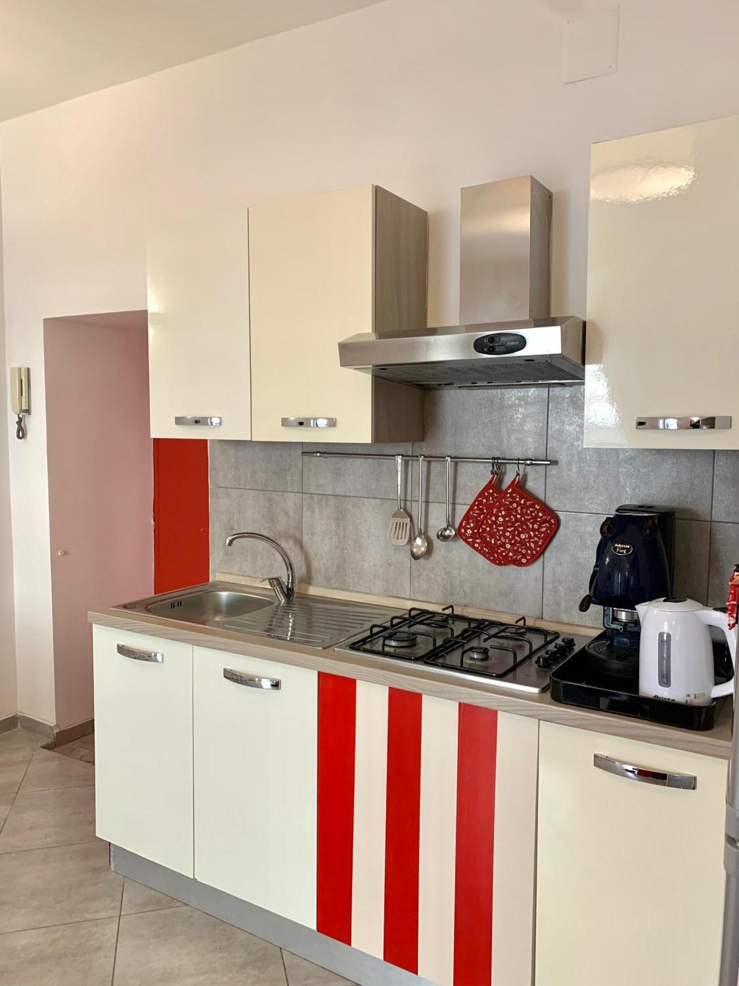 Casa Giulia, Nuovo Appartamento In Centro! เนเปิลส์ ภายนอก รูปภาพ