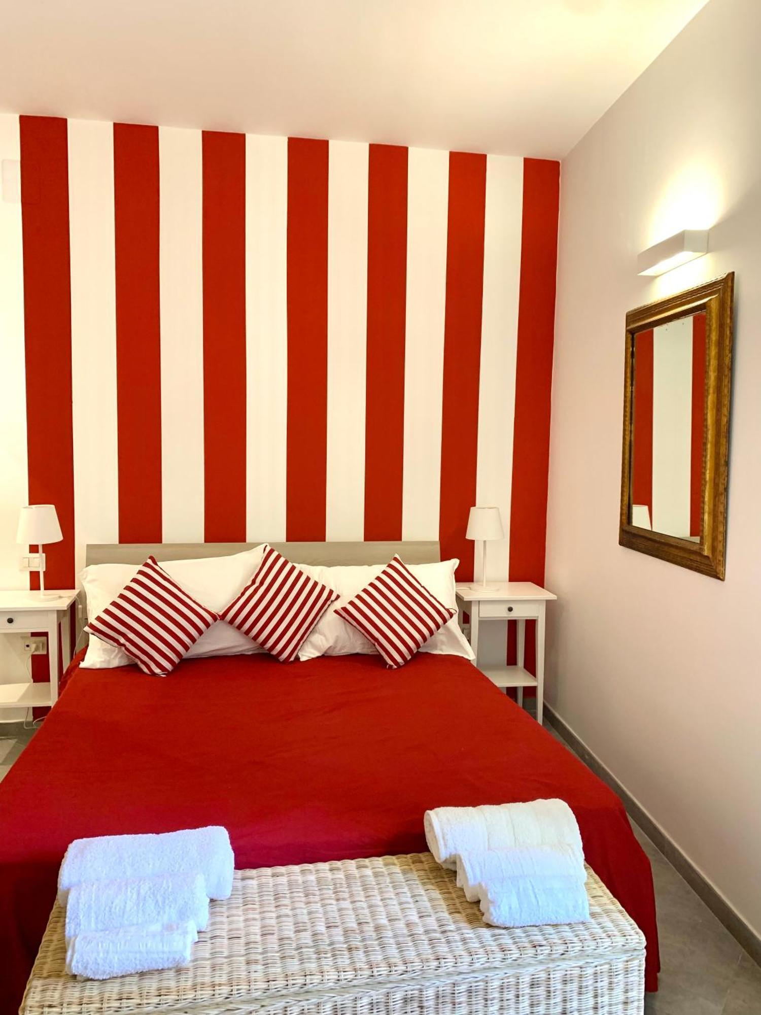 Casa Giulia, Nuovo Appartamento In Centro! เนเปิลส์ ภายนอก รูปภาพ